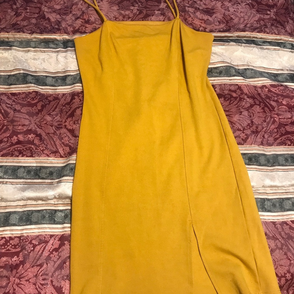Mustard fitted dress with slit